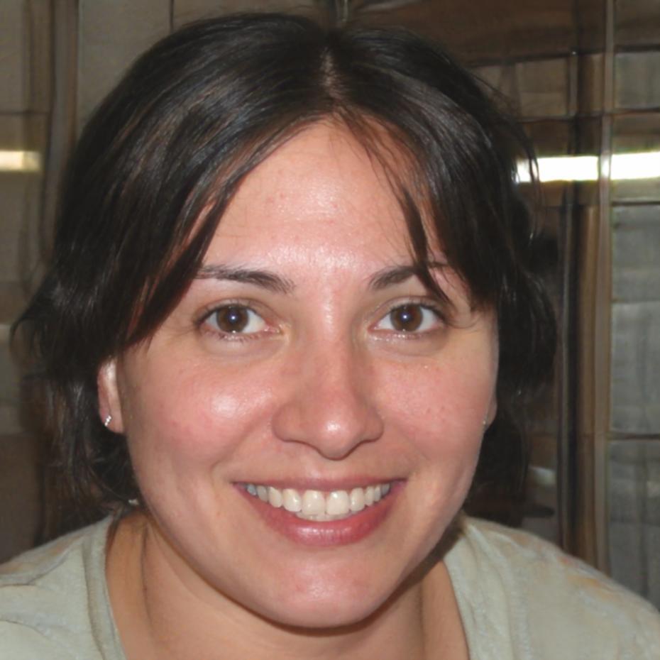 Foto profesi Sri Wahyuni, fasilitator komunitas dengan keahlian khusus dalam manajemen portfolio dan strategi investasi