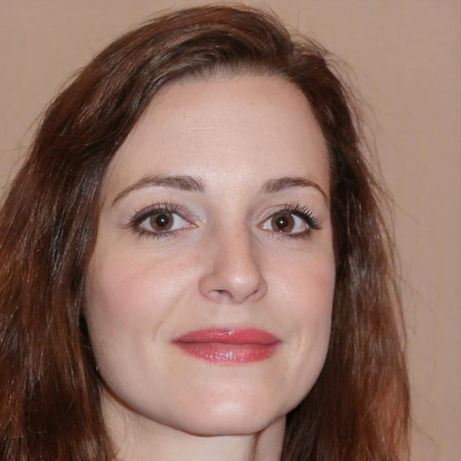 Foto profesi Dr. Maya Kusuma, ahli ekonomi dan peneliti pasar yang berpengalaman dalam analisis tren investasi